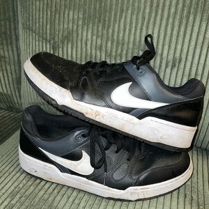 Nike Men's Black and White Sneakers